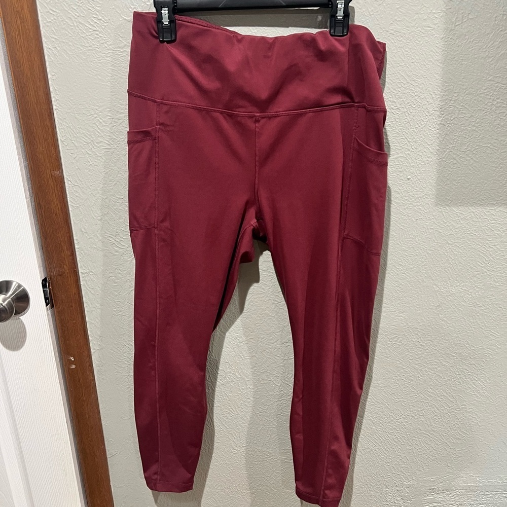 Yogalicious Women's Burgundy Leggings Size 1X Luxe Line EUC Ankle Length